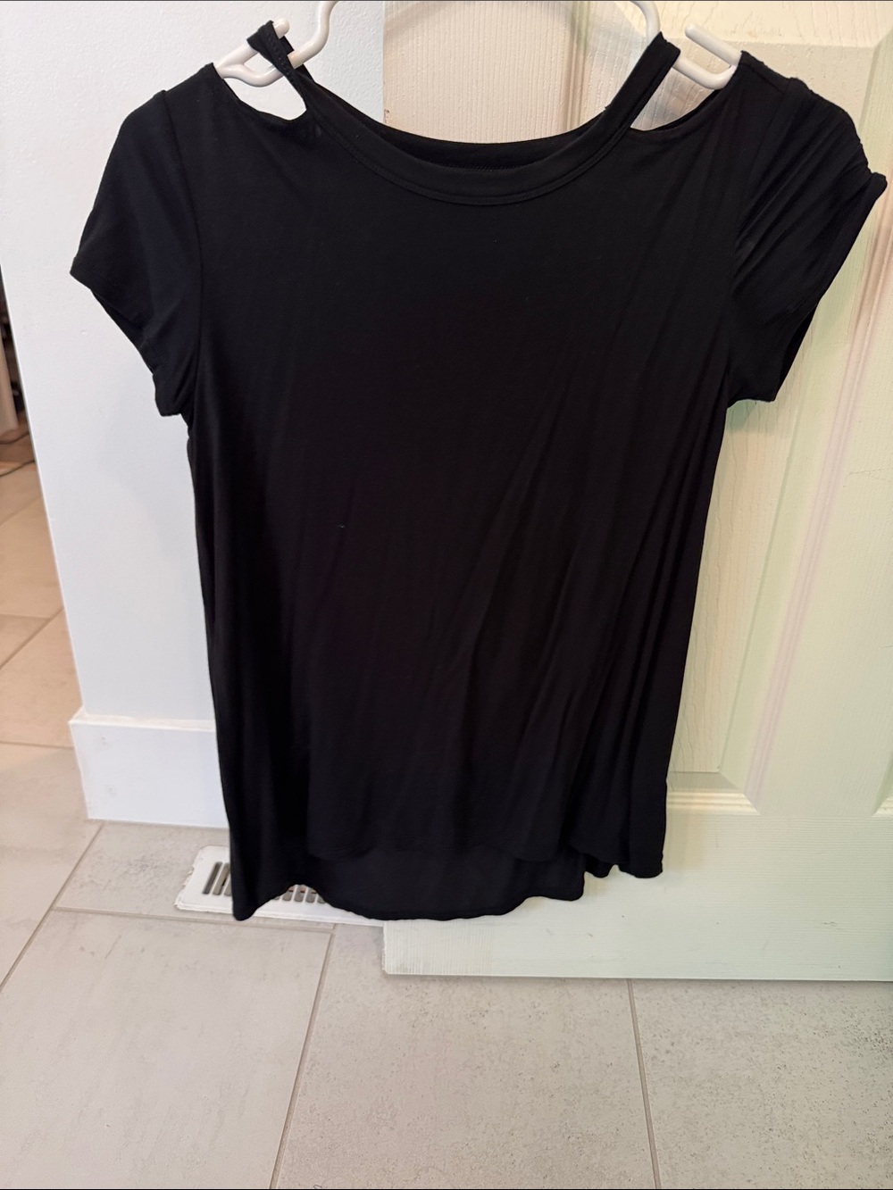 American Eagle Outfitters Black Short Sleeve Cutout Neck Tee